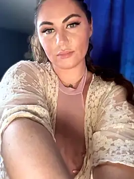 Snapshot of lovely_beast chatting on 03.27.26 lovely beast online show from 03.27.26