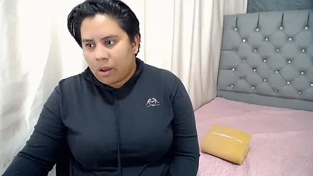 Snapshot of hotlesby4uxxx chatting on 12.03.24 hotlesby4uxxx online show from 12.03.24