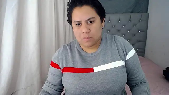 Snapshot of hotlesby4uxxx chatting on 12.26.24 hotlesby4uxxx online show from 12.26.24