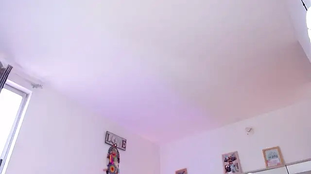 hollythomson online show from 03.18.25