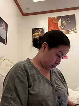 Snapshot of Tightwetholesxx chatting on 11.27.25 Tightwetholesxx online show from 11.27.25