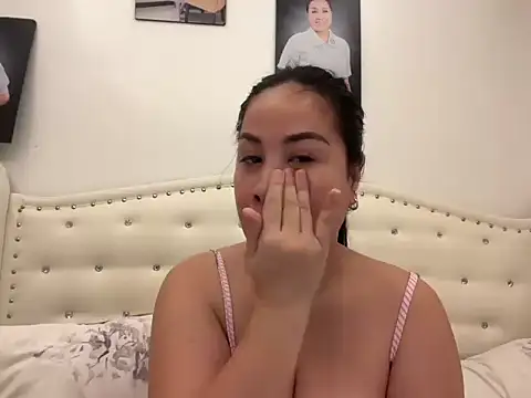 Snapshot of Tightwetholesxx chatting on 03.11.26 Tightwetholesxx online show from 03.11.26