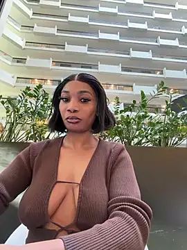   Nessa   online show from 12.19.25