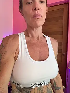 Snapshot of mommyselenafit_ chatting on 06.28.26 mommyselenafit online show from 06.28.26