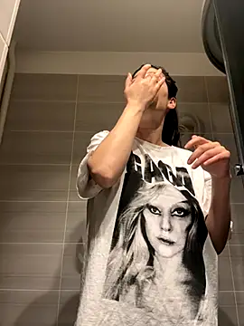 Snapshot of IrisBlues chatting on 12.05.25 IrisBlues online show from 12.05.25