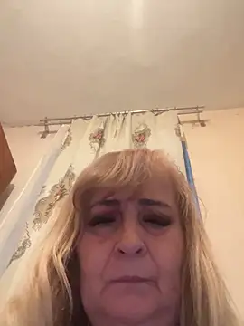 Snapshot of Irina2909@xh chatting on 10.25.25 Irina2909xh online show from 10.25.25