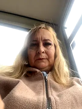 Snapshot of Irina2909@xh chatting on 11.12.25 Irina2909xh online show from 11.12.25