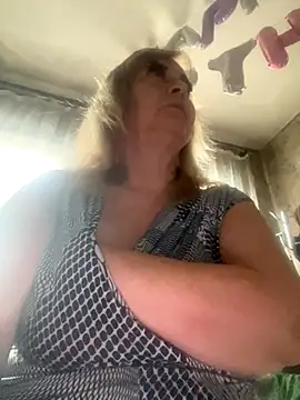 Snapshot of Irina2909@xh chatting on 11.23.25 Irina2909xh online show from 11.23.25