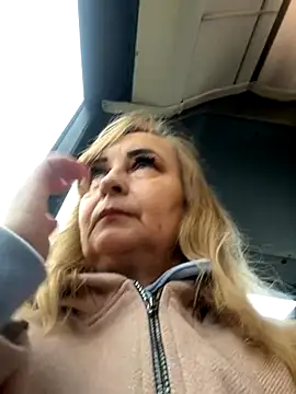 Snapshot of Irina2909@xh chatting on 11.27.25 Irina2909xh online show from 11.27.25