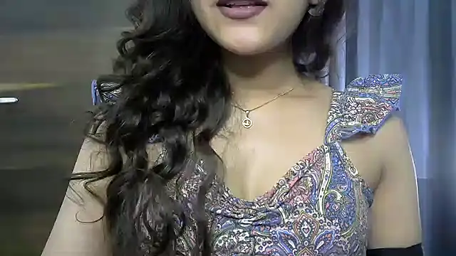 Snapshot of selen_5 chatting on 09.23.25 selen 5 online show from 09.23.25