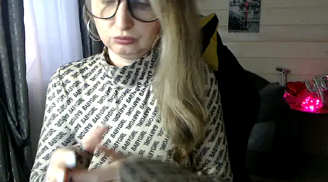 Snapshot of RubiLakros chatting on 02.10.25 RubiLakros online show from 02.10.25