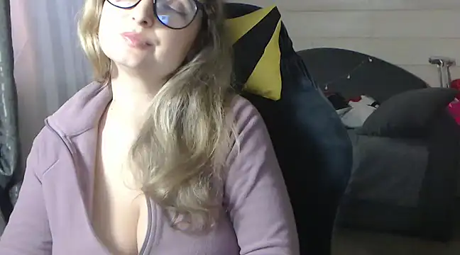 Snapshot of RubiLakros chatting on 02.14.25 RubiLakros online show from 02.14.25