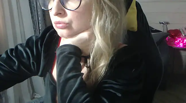 Snapshot of RubiLakros chatting on 02.14.25 RubiLakros online show from 02.14.25