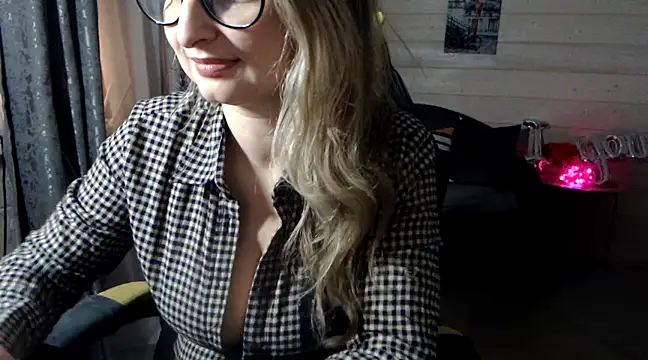 Snapshot of RubiLakros chatting on 02.21.25 RubiLakros online show from 02.21.25