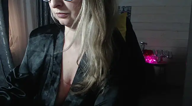 Snapshot of RubiLakros chatting on 02.28.25 RubiLakros online show from 02.28.25