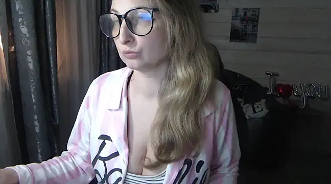 Snapshot of RubiLakros chatting on 03.05.25 RubiLakros online show from 03.05.25