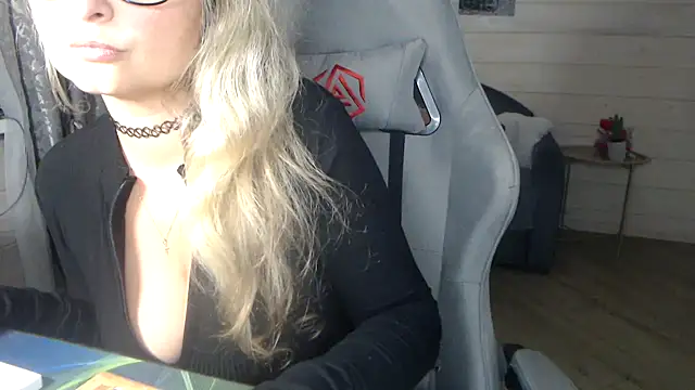 Snapshot of RubiLakros chatting on 09.08.25 RubiLakros online show from 09.08.25