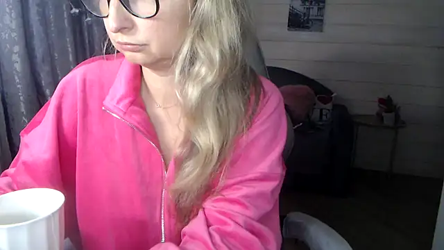 Snapshot of RubiLakros chatting on 09.20.25 RubiLakros online show from 09.20.25