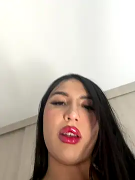 Snapshot of hollyprincess_2 chatting on 11.17.25 hollyprincess 2 online show from 11.17.25