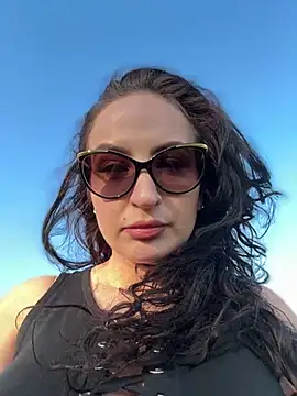 Snapshot of itsCassie chatting on 03.20.25 itsCassie online show from 03.20.25