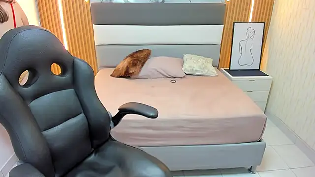 Snapshot of LEYNABRAUN chatting on 11.29.25 LEYNABRAUN online show from 11.29.25