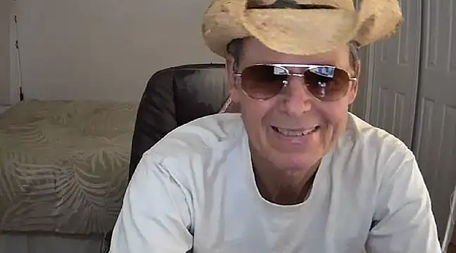 Snapshot of nakeedcowboi65 chatting on 01.16.25 nakeedcowboi65 online show from 01.16.25