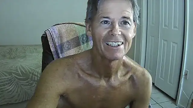 Snapshot of nakeedcowboi65 chatting on 10.19.25 nakeedcowboi65 online show from 10.19.25