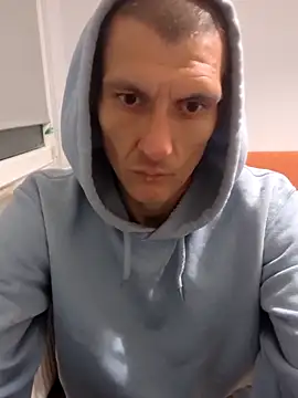 Snapshot of maciej chatting on 05.11.26 maciej online show from 05.11.26