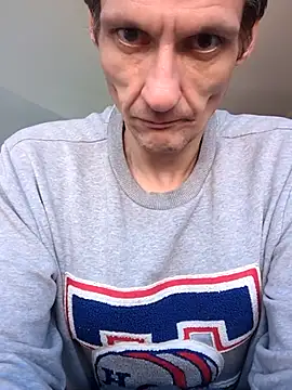 Snapshot of maciej chatting on 07.25.26 maciej online show from 07.25.26