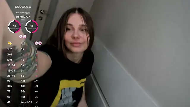 Snapshot of JuliaBusty chatting on 02.05.25 JuliaBusty online show from 02.05.25