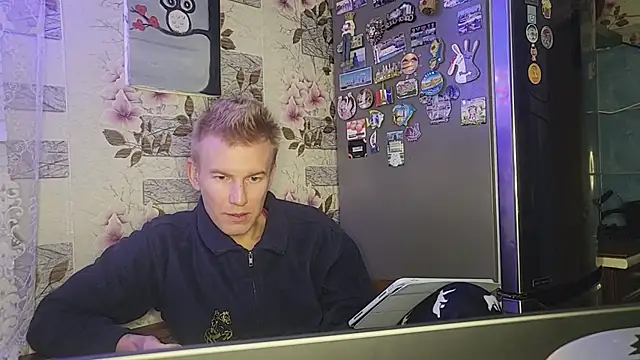 Snapshot of Vuitton chatting on 01.18.26 Vuitton online show from 01.18.26