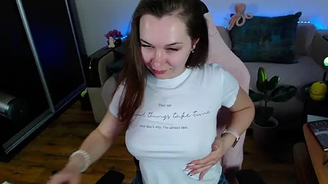 Snapshot of LizaSexy20 chatting on 03.22.25 LizaSexy20 online show from 03.22.25