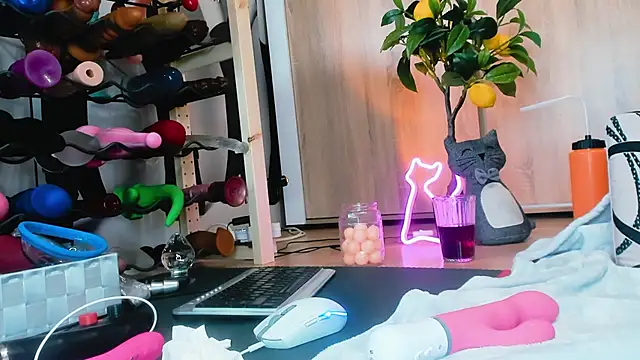 Anal Queen Mona online show from 12.12.24