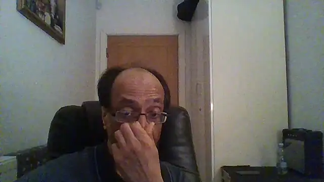 Snapshot of rauncher1 chatting on 01.31.25 rauncher1 online show from 01.31.25