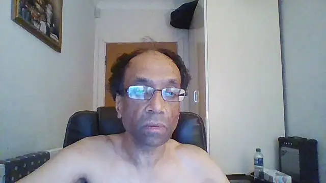 Snapshot of rauncher1 chatting on 09.10.25 rauncher1 online show from 09.10.25