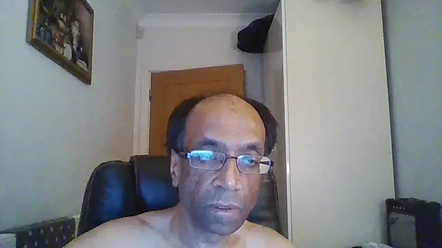 Snapshot of rauncher1 chatting on 09.17.25 rauncher1 online show from 09.17.25