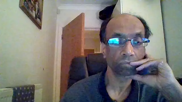 Snapshot of rauncher1 chatting on 09.17.25 rauncher1 online show from 09.17.25