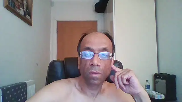 Snapshot of rauncher1 chatting on 09.29.25 rauncher1 online show from 09.29.25