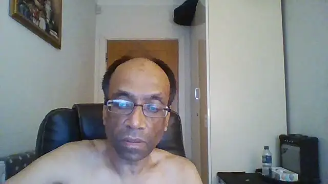 Snapshot of rauncher1 chatting on 10.09.25 rauncher1 online show from 10.09.25