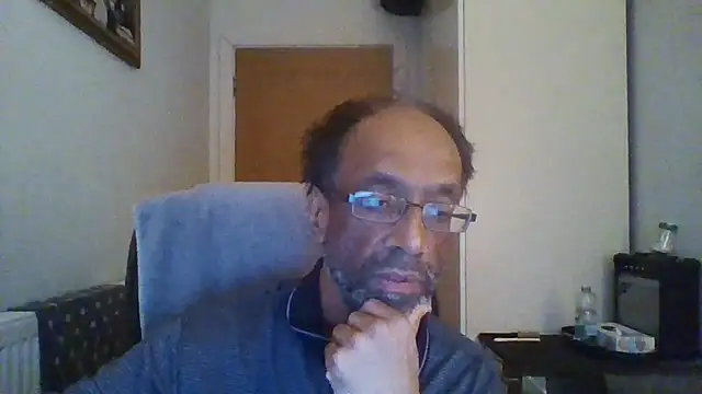 Snapshot of rauncher1 chatting on 11.06.25 rauncher1 online show from 11.06.25