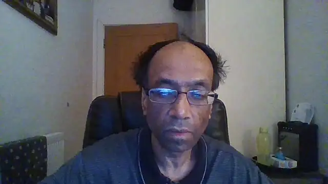 Snapshot of rauncher1 chatting on 12.01.25 rauncher1 online show from 12.01.25