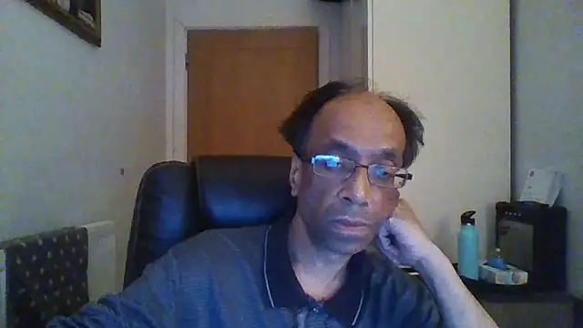 Snapshot of rauncher1 chatting on 12.03.25 rauncher1 online show from 12.03.25