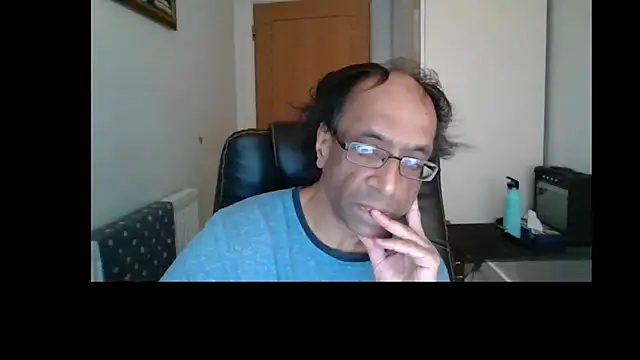 Snapshot of rauncher1 chatting on 08.03.26 rauncher1 online show from 08.03.26