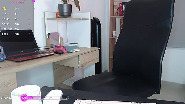 Snapshot of BriannaLorens chatting on 11.05.25 BriannaLorens online show from 11.05.25