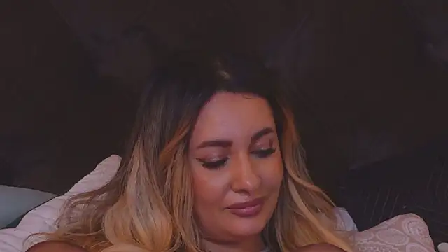 Snapshot of YaaraCollins chatting on 12.04.24 YaaraCollins online show from 12.04.24