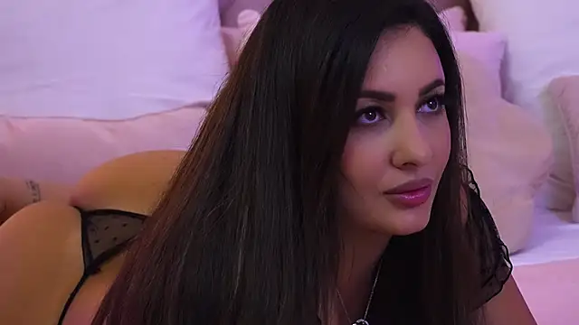 Snapshot of YaaraCollins chatting on 11.06.25 YaaraCollins online show from 11.06.25