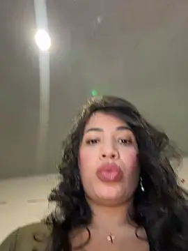 Snapshot of SQUIRTINGQUEEN11 chatting on 11.30.25 SQUIRTINGQUEEN11 online show from 11.30.25