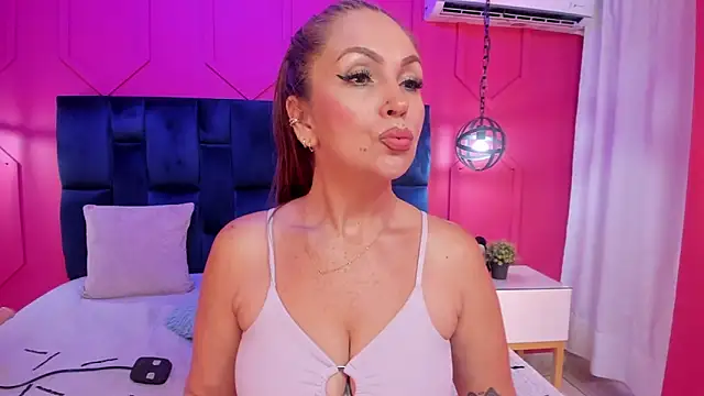 Snapshot of chantall1375 chatting on 10.22.25 chantall1375 online show from 10.22.25