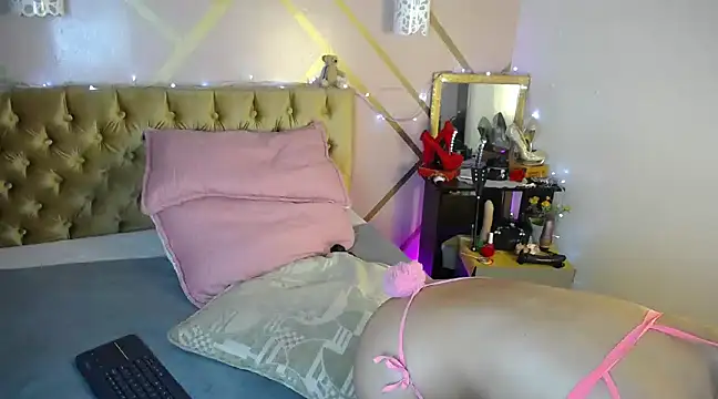 Snapshot of dove_mature chatting on 01.10.25 dove mature online show from 01.10.25