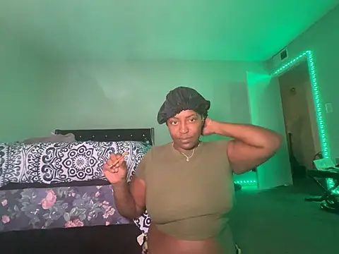 Snapshot of ChocolateTingz chatting on 12.11.24 ChocolateTingz online show from 12.11.24